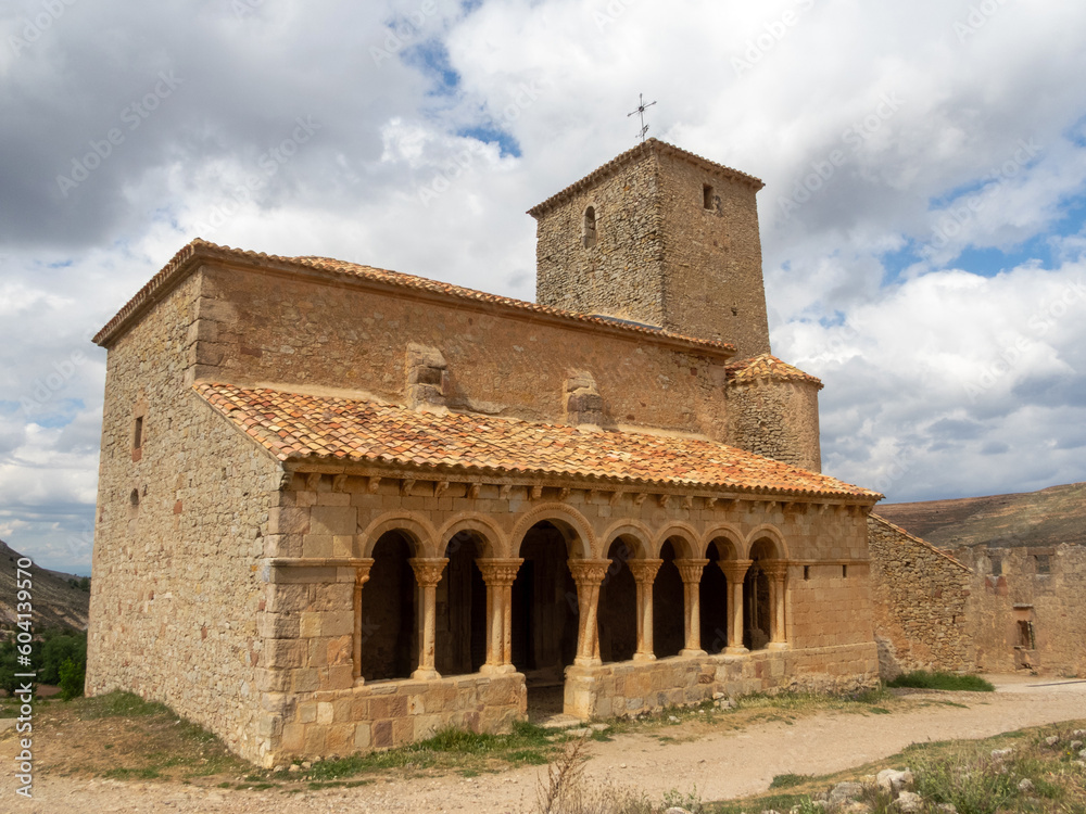 Iglesia románica de San Pedro de Caracena (siglo XII). Declarado Monumento Nacional en 1935. Soria, Castilla y León, España.
