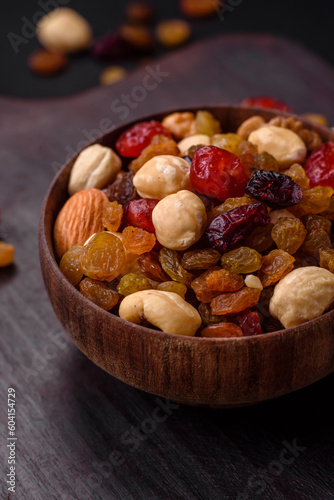 Mix of roasted cashews, hazelnuts and walnuts with dried cranberries and raisins