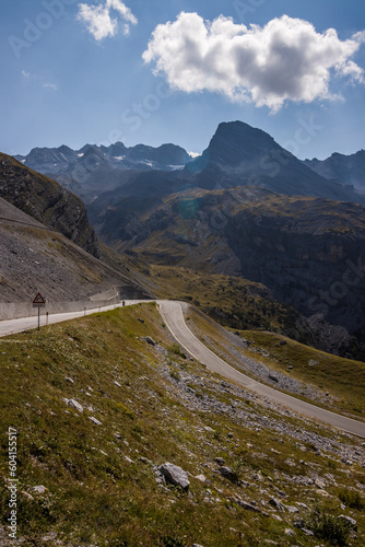 Obraz na płótnie Clouds over mountain scenic road Stelvio Pass in Alps w salonie