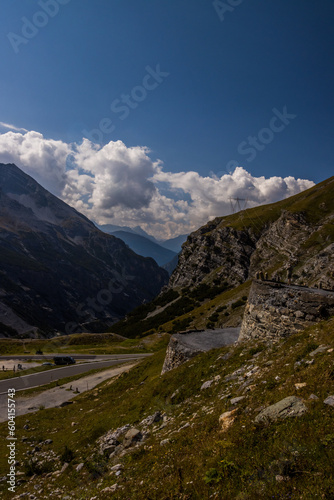 Obraz na płótnie Clouds over mountain scenic road Stelvio Pass in Alps w salonie