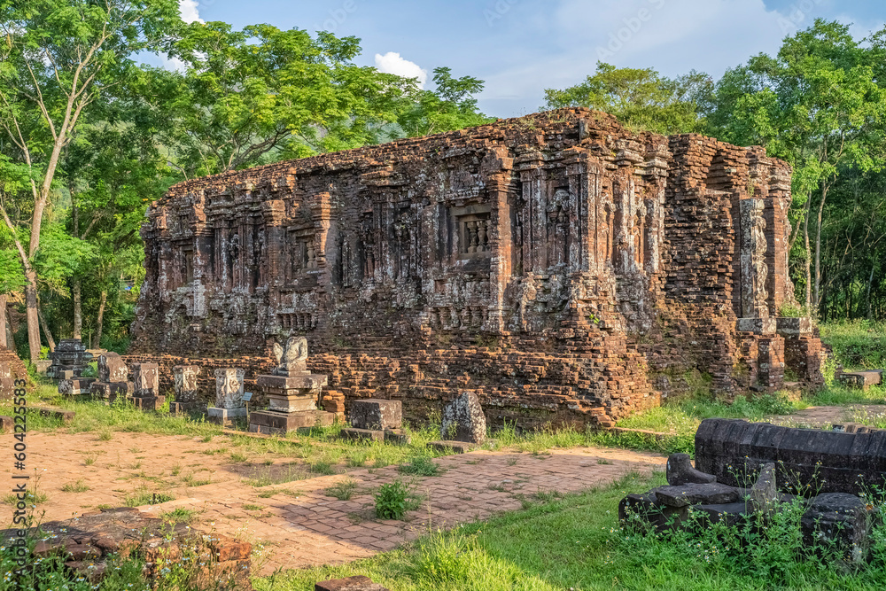 Fototapeta premium MY SON SANCTUARY IS A LARGE COMPLEX OF RELIGIOUS RELICS COMPRISES CHAM ARCHITECTURAL WORKS. A UNESCO WORLD HERITAGE SITE IN QUANG NAM, VIETNAM. LOCATED ABOUT 30 KM WEST OF HOI AN ANCIENT TOWN.