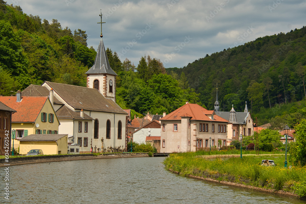 Lutzelbourg am Kanal Marne au Rhin in Frankreich Lutzelbourg am Kanal Marne au Rhin in Frankreich