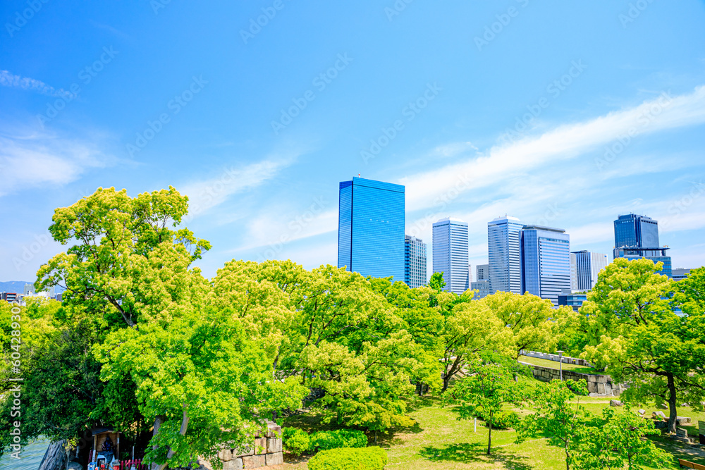 大阪城から見た初夏の都会の景色　大阪府大阪市　View of the city in early summer seen from Osaka Castle. Oosaka Pref, Oosaka City.