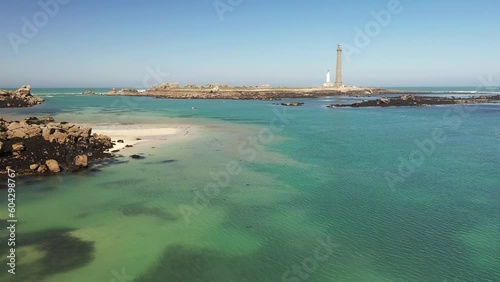 Le phare de l'île vierge à Plouguerneau en Bretagne, finistere, sequence video aerienne photo