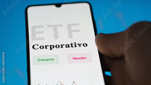 An investor analyzing an etf fund. ETF text in Spanish : corporate, buy, sell.