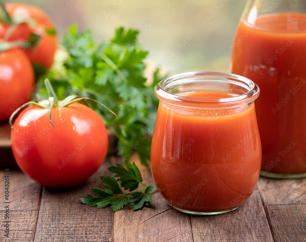 Tomato juice with fresh tomatoes and parsley Tomato juice with fresh tomatoes and parsley