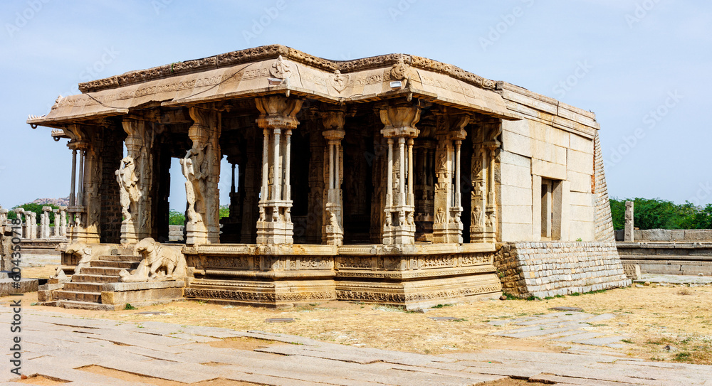 Exterior of the Sri Virupaksha temple with music pillars, Hampi, Karnataka, India, Asia