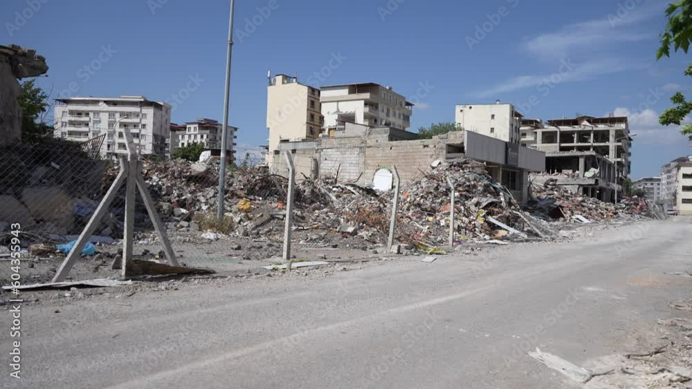 Turkey earthquake, the continuation of the removal of the rubble of buildings destroyed by the earthquake, leaving dozens of dead and injured. Turkey earthquake, the continuation of the removal of the rubble of buildings destroyed by the earthquake, leaving dozens of dead and injured.