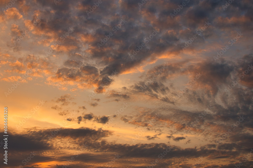 Himmel Dramatisch - Wolken - Beautiful Sky Background - Sunset - Sunrise - Sundown - Clouds - Concept - Nature - Closeup - Sun - Light - High quality photo	