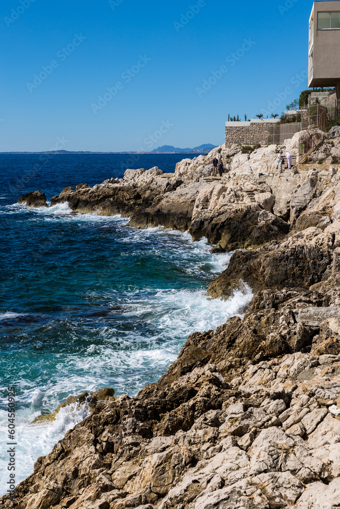 Côte rocheuse autour du Cap de Nice
