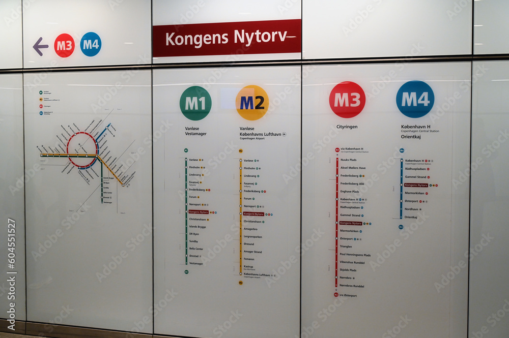 Panneau d'information de la station de métro Kongens Nytorv de
