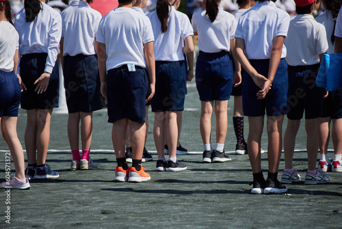 小学校の運動会の学生達の姿