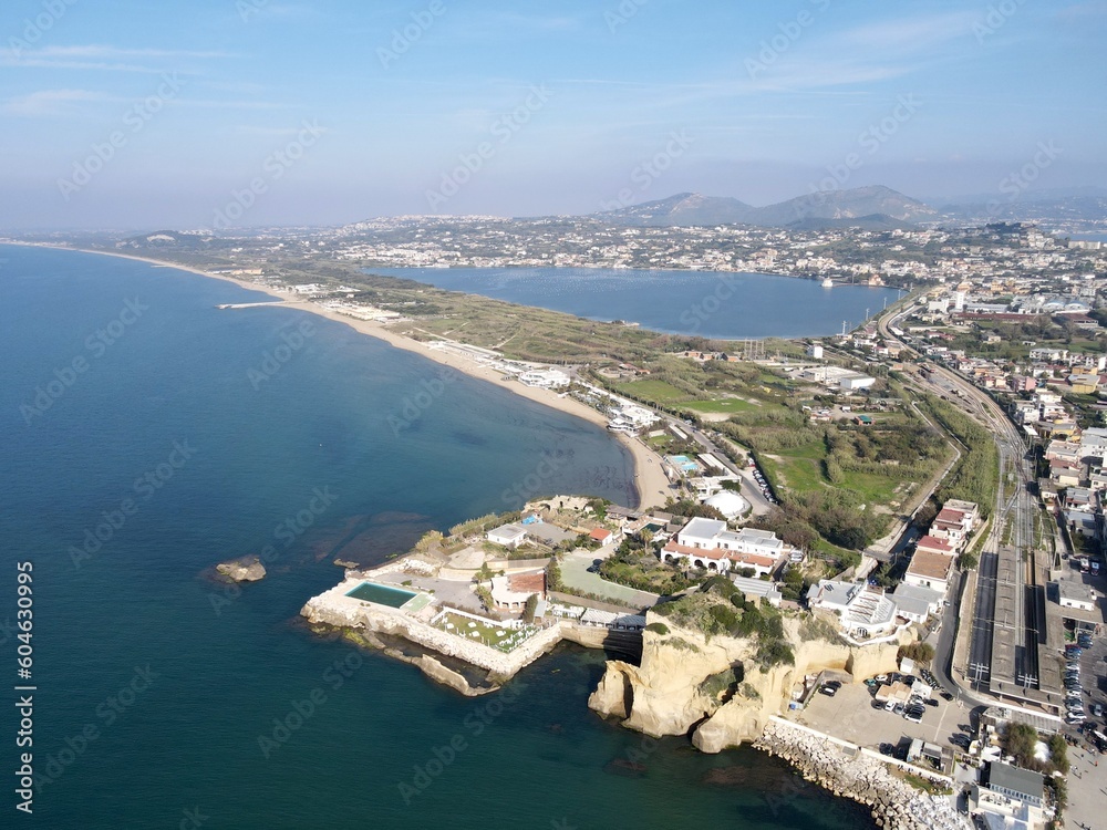 Bacoli is the first municipality in the northwest of the Phlegrean peninsula, located on the Gulf of Pozzuoli. The municipality is also home to Lake Fusaro with the Vanvitelliana cottage