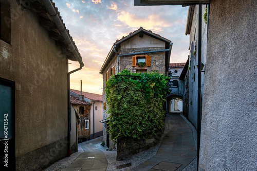 Fototapeta Naklejka Na Ścianę i Meble -  Narrow streets of a small medieval town