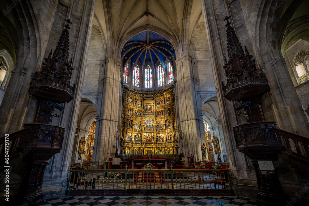 Catedral de Oviedo durante el día Asturias, España
