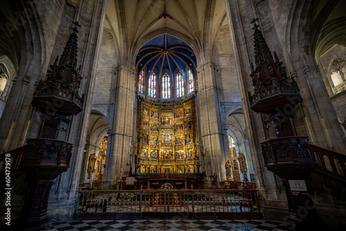 Catedral de Oviedo durante el día Asturias, España