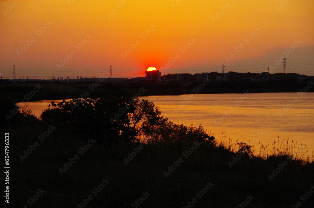 利根川と夕陽