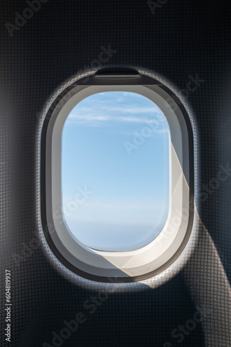 비행기 창문으로 보는 하늘 풍경