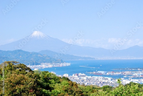 快晴の富士山と三保半島