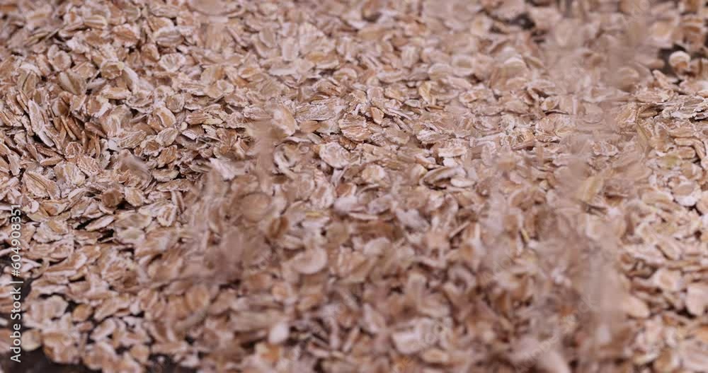 pour dry oatmeal flakes for making porridge, a large number of large oatmeal flakes for making breakfast pour dry oatmeal flakes for making porridge, a large number of large oatmeal flakes for making breakfast