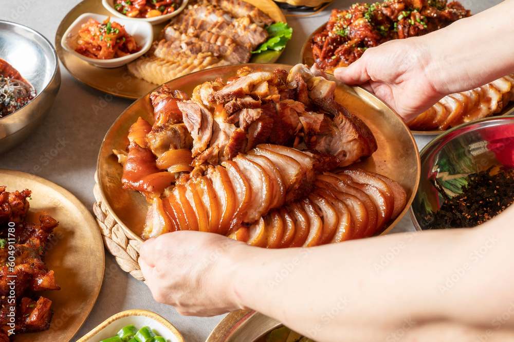 Jokbal, pork feet, steamed, salted oysters, spicy, noodles, garlic