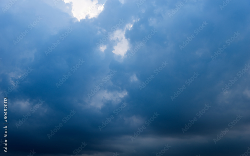 Obraz premium Dark blue cloudy sky for background