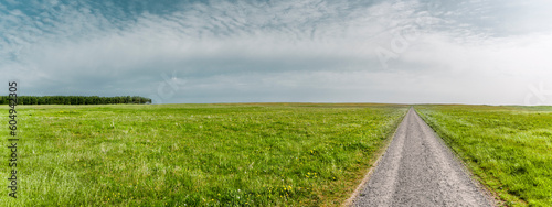 Der Weg Vorwärsts durch eine Hügellandschaft