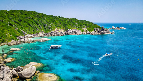 Fototapeta Naklejka Na Ścianę i Meble -  The beauty of the sea and islands In the Similan Islands, Phang Nga Province, Thailand, from a bird's eye view on a clear day waiting for tourists to experience the beauty
