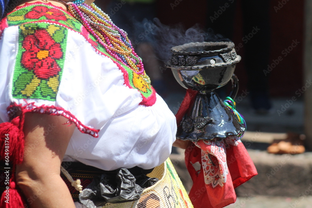 Image of a sahumerio with copal lit during a ritual of the indigenous communities of Mexico