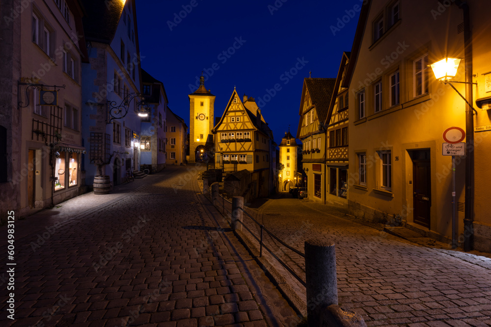 Fototapeta premium Das Plönlein in Rothenburg ob der Tauber zur Blauen Stunde