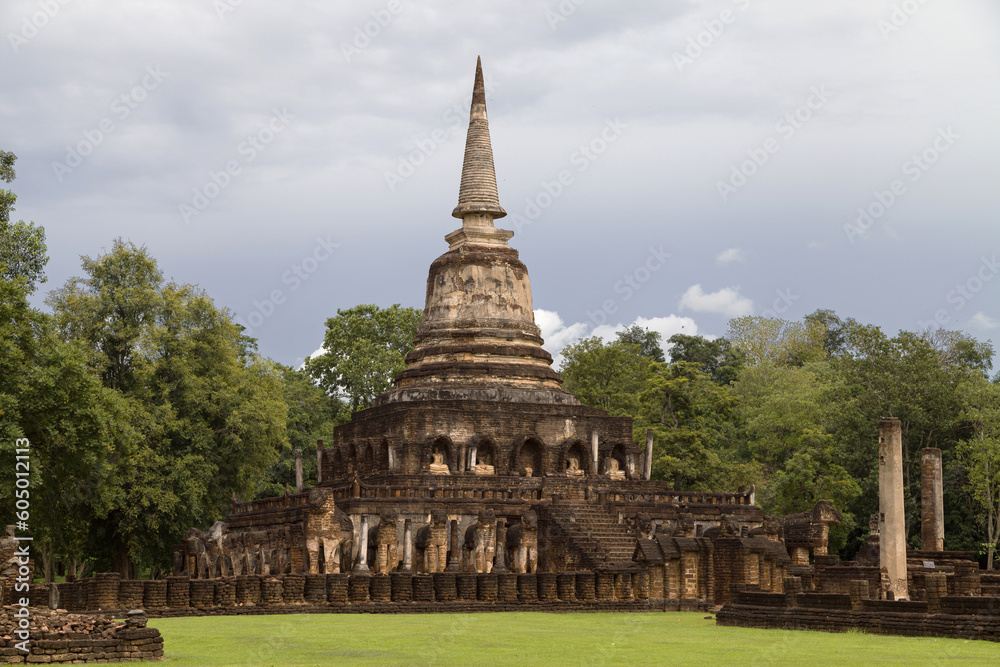 Wat Chang Lom in Si Satchanalai