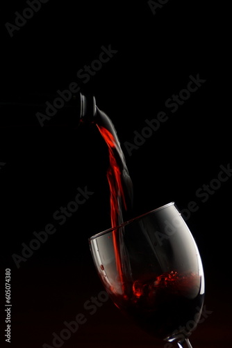 Copa de vino siendo servida