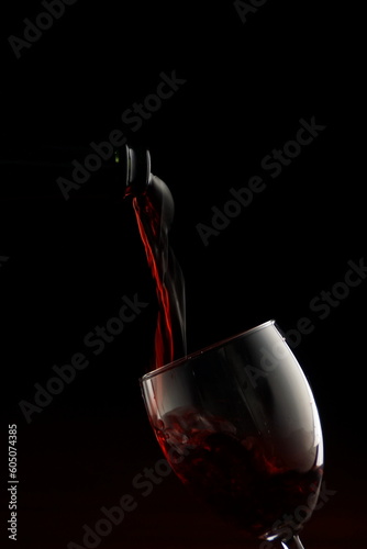 Copa de vino siendo servida