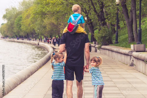 Fotografiet Father with his children taking the funniest and longest walk on Father's Day