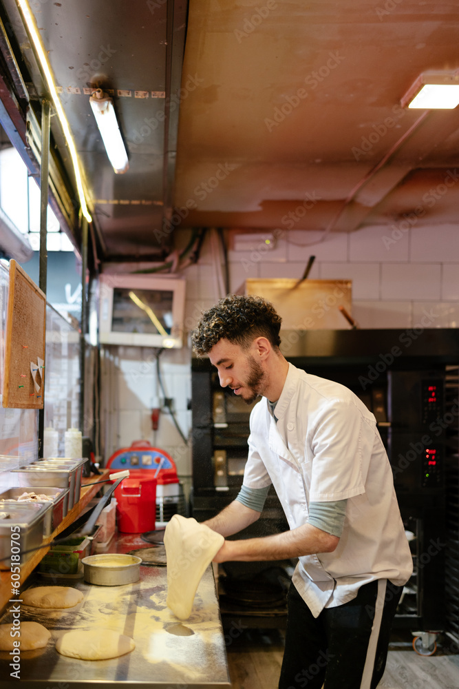 Fototapeta premium Pizza man making pizza shape
