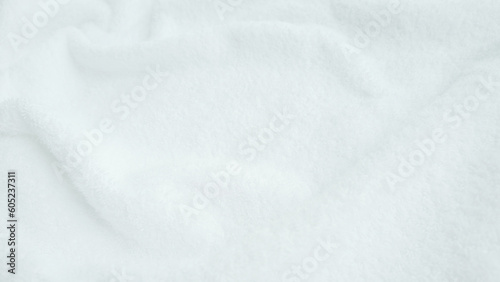 上質な無地の白いタオルの背景･テクスチャの素材 - 洗濯後の真っ白で清潔な綿のタオル生地

