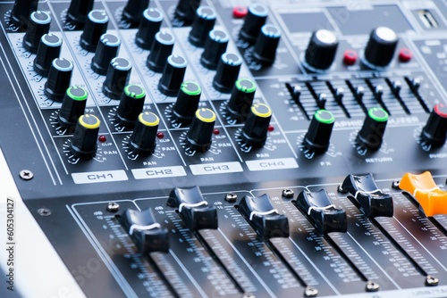 Foto Closeup shot of the Sound engineering instrument, soundboard equalizer