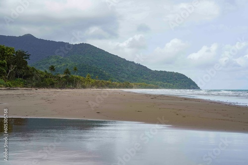 Scenic view of Noah Beach  North Queensland  Australia against the cloudy sky