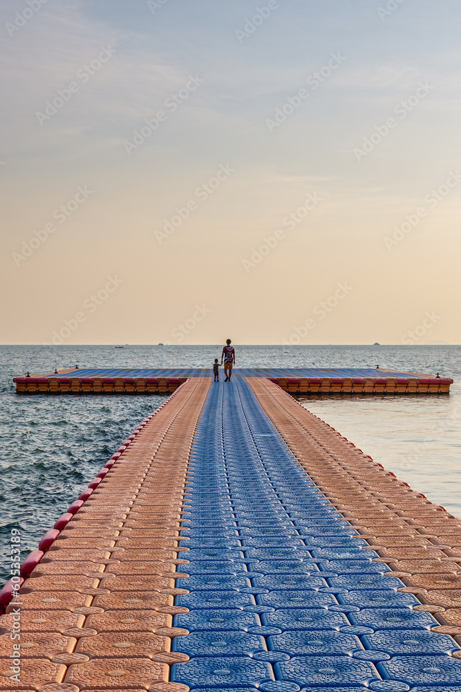 Obraz premium Sunset at Ban Amphur beach, pattaya, Thailand