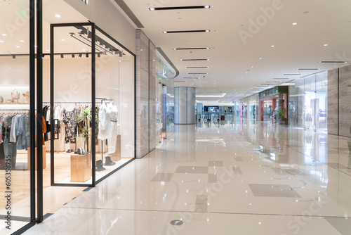Fototapet Indoor space of shopping centers