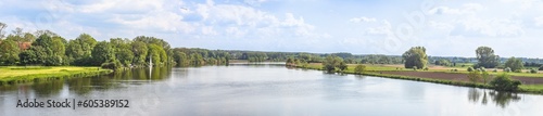 Fototapeta Naklejka Na Ścianę i Meble -  Panorama-Blick von der Staustufe Schlüsselburg auf die Weser Richtung Süden