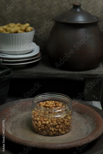 Fried peanuts, typical snacks of Indonesian snacks
