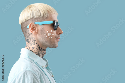 Tattooed man with sunscreen...