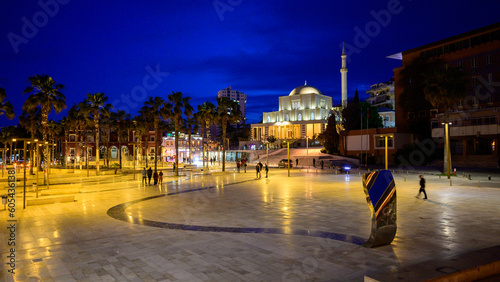 Große Moschee von Durres bei Nacht