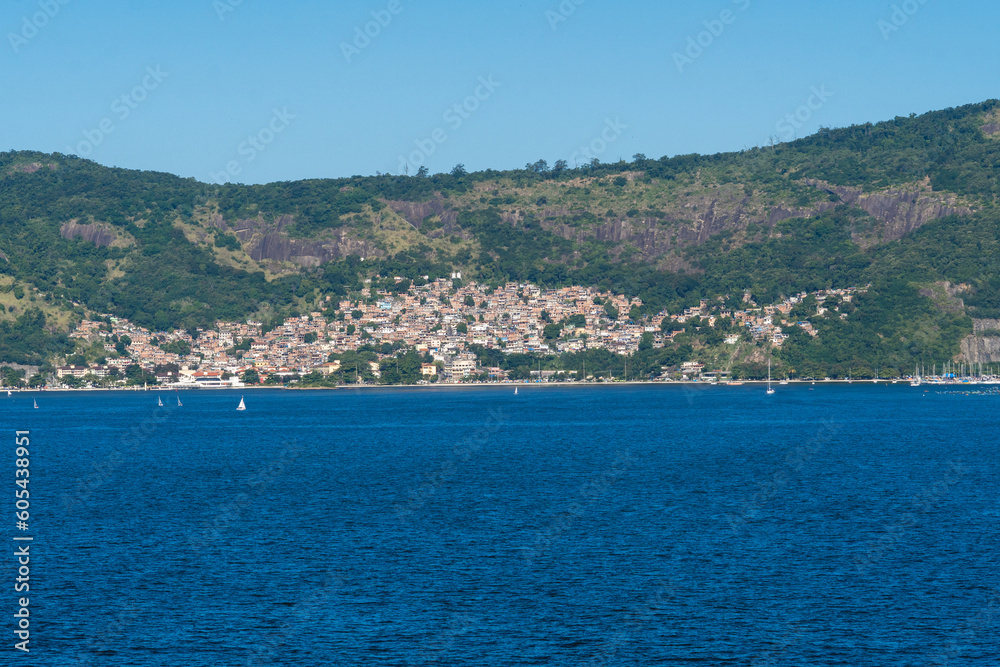 View of the edge of Praia de São Francisco, neighborhood in Niterói, Rio de Janeiro, Brazil. Buildings and houses in front of the beach, surrounded by hills and nature. Bathed by Guanabara Bay. 