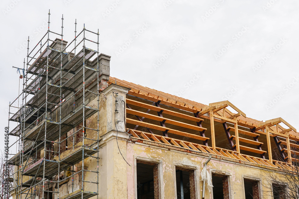 Reconstruction of the roof structures of a historical building using metal and wooden beams Reconstruction of the roof structures of a historical building using metal and wooden beams