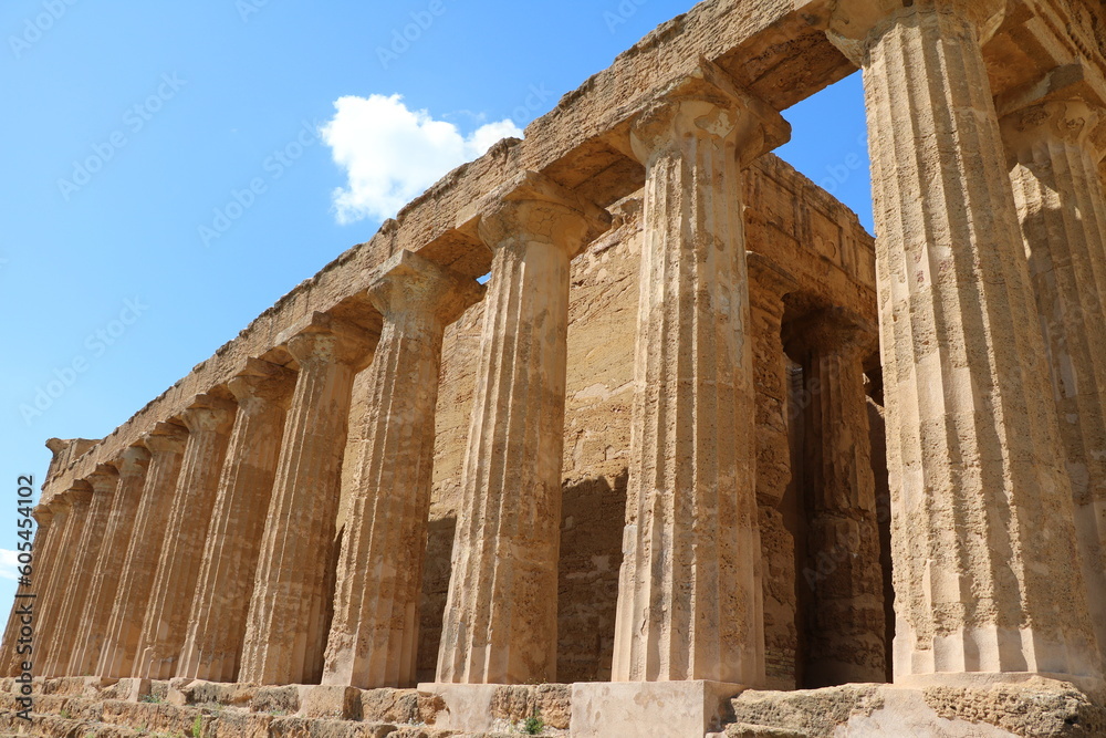 Obraz premium Concordia temple of Agrigento, Sicily Italy