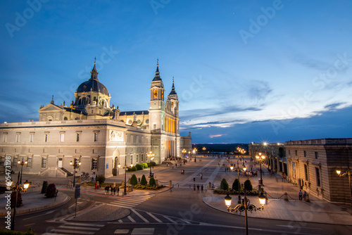 Palacio Real und Almudena-Kathedrale (Madrid, Spanien)
