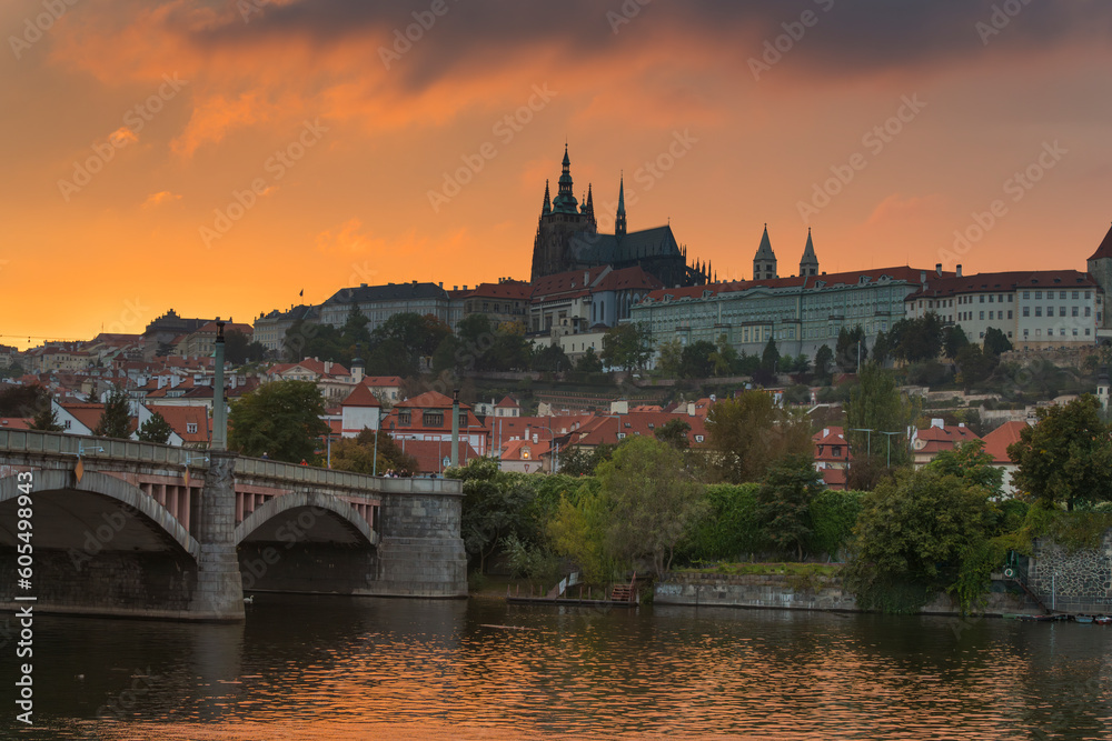 Prague Castle and Manes Bridge at sunset, Prague, Bohemia, Czech Republic (Czechia), Europe Prague Castle and Manes Bridge at sunset, Prague, Bohemia, Czech Republic (Czechia), Europe