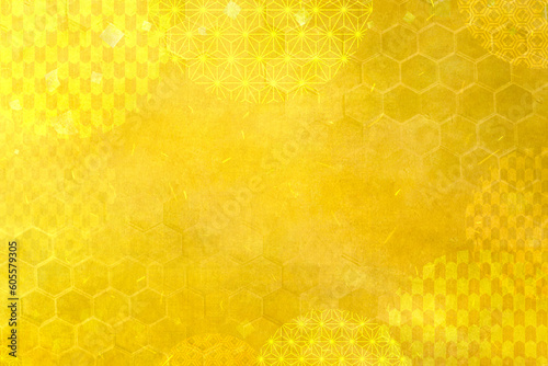 金の和紙に伝統の和柄模様
